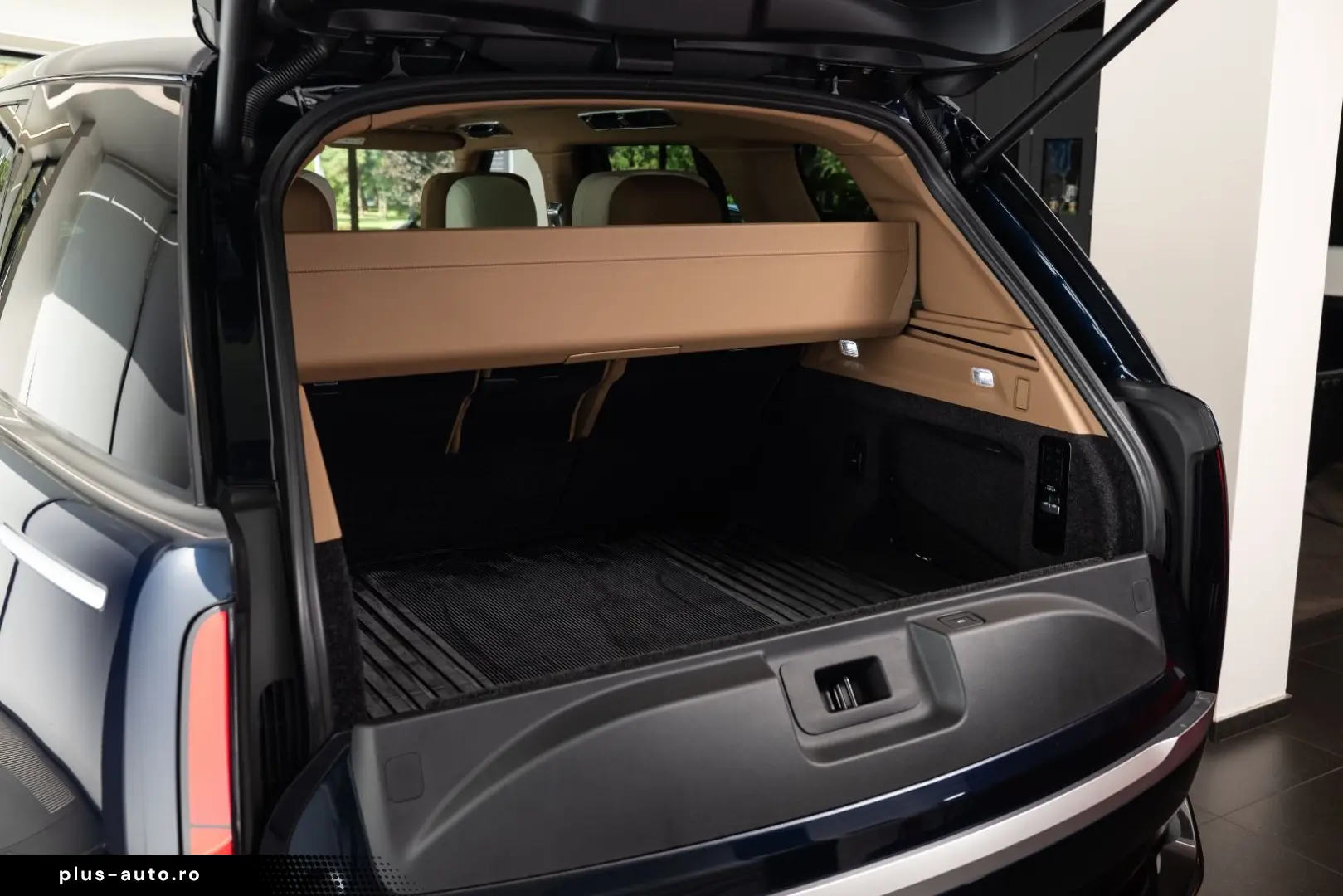 LAND ROVER Range Rover SV P615 Meridian 360 Massge Seats