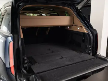 LAND ROVER Range Rover SV P615 Meridian 360 Massge Seats