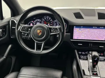 PORSCHE Cayenne Panorama LED AHK Leder Sitzhzg. Navi