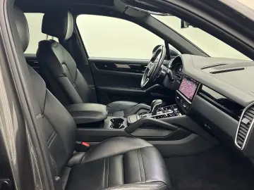 PORSCHE Cayenne Panorama LED AHK Leder Sitzhzg. Navi