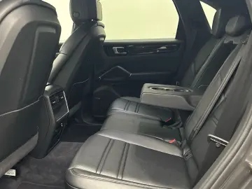 PORSCHE Cayenne Panorama LED AHK Leder Sitzhzg. Navi