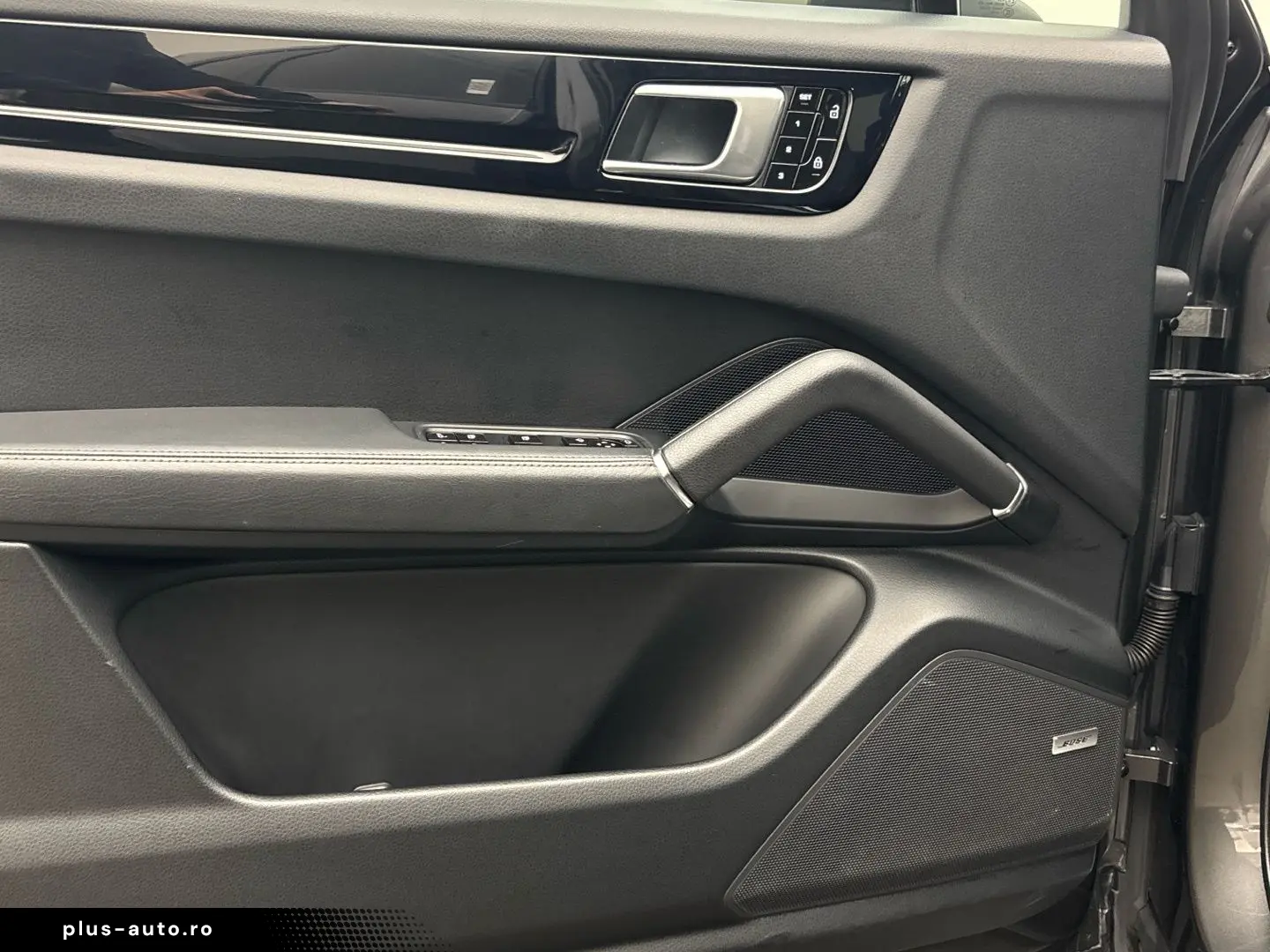 PORSCHE Cayenne Panorama LED AHK Leder Sitzhzg. Navi