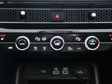 HONDA Civic Lim. 5-trg. e HEV Advance AZV Pano Bose