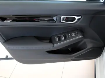 HONDA Civic Lim. 5-trg. e HEV Advance AZV Pano Bose