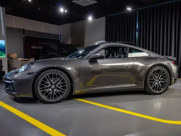 Porsche 911 Carrera 4