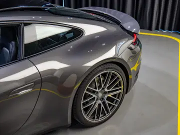 Porsche 911 Carrera 4