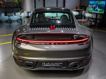 Porsche 911 Carrera 4