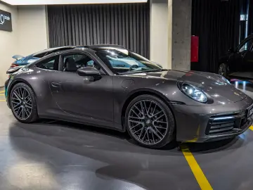 Porsche 911 Carrera 4