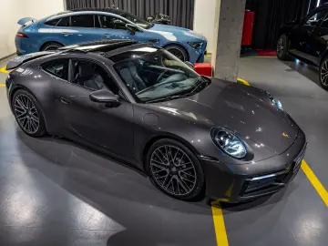 Porsche 911 Carrera 4
