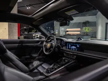 Porsche 911 Carrera 4