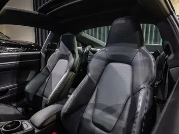 Porsche 911 Carrera 4