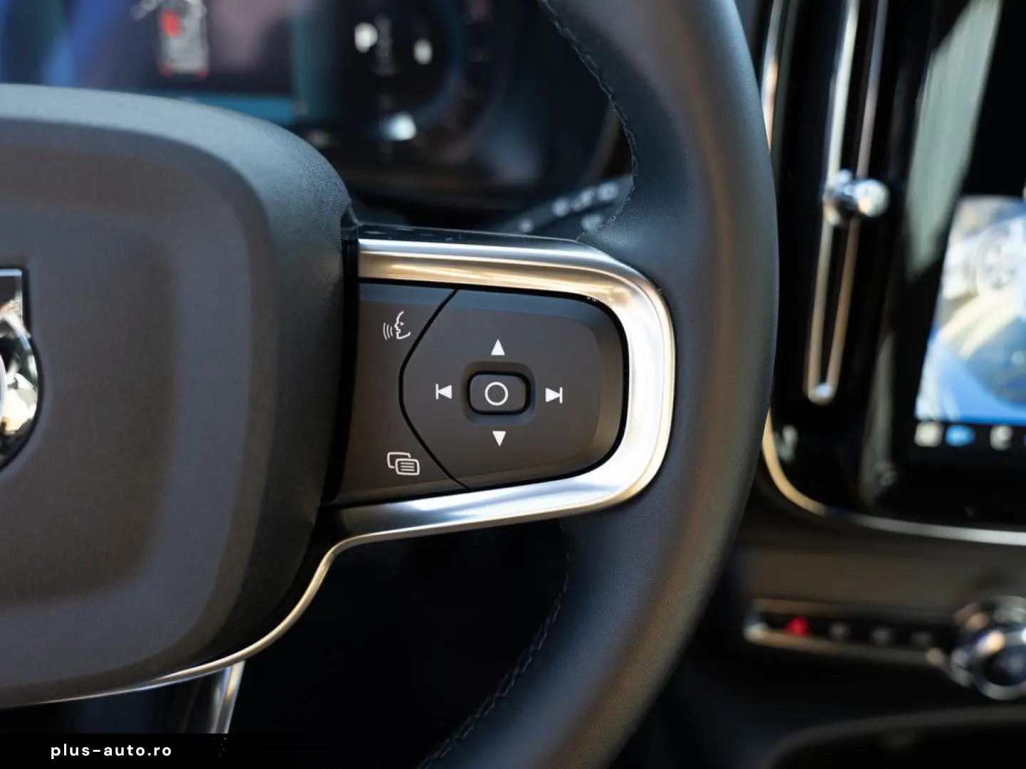 VOLVO XC40 B3 Plus Dark SHZ LED NAVI MEMORY H K 360