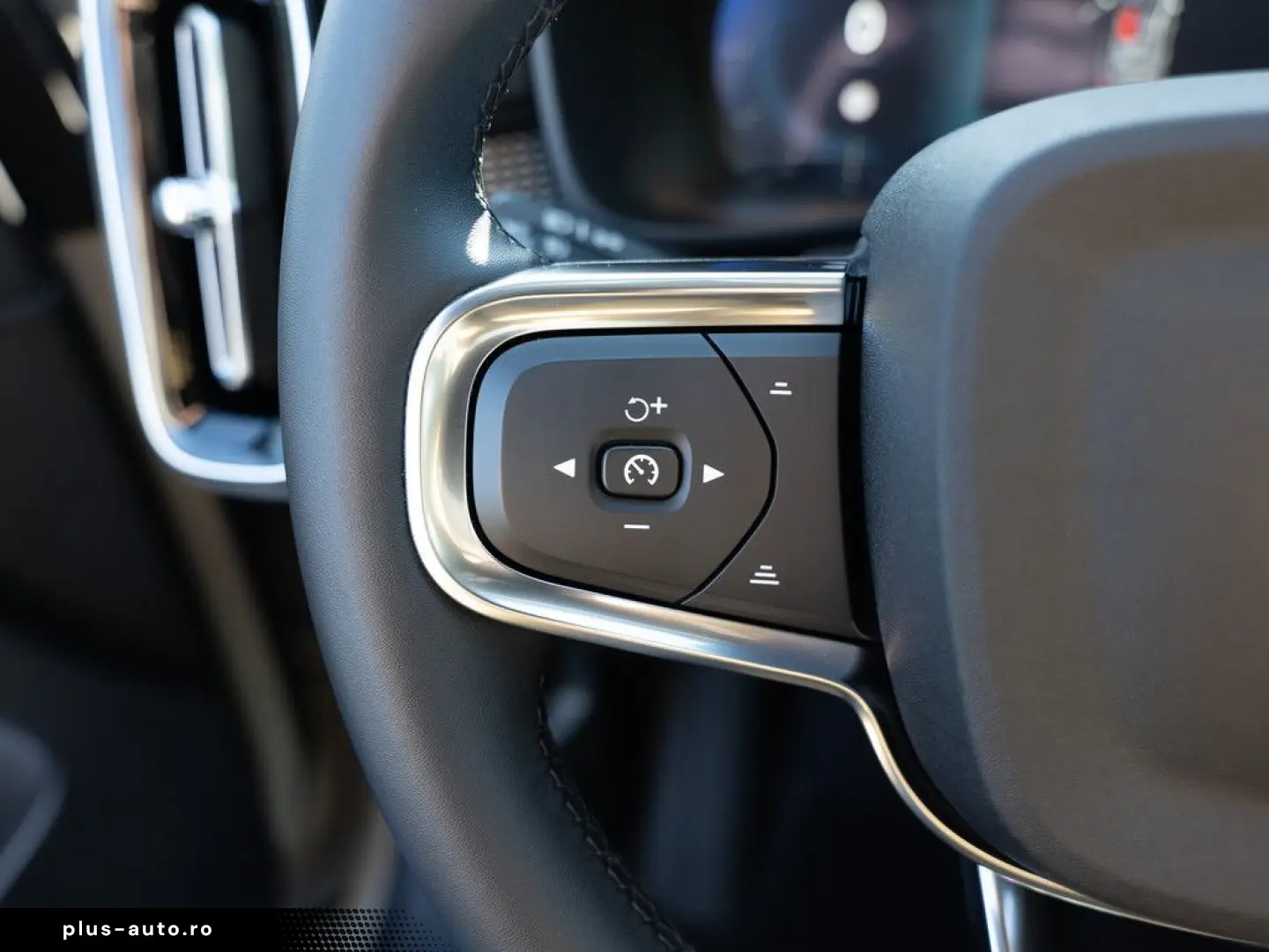 VOLVO XC40 B3 Plus Dark SHZ LED NAVI MEMORY H K 360
