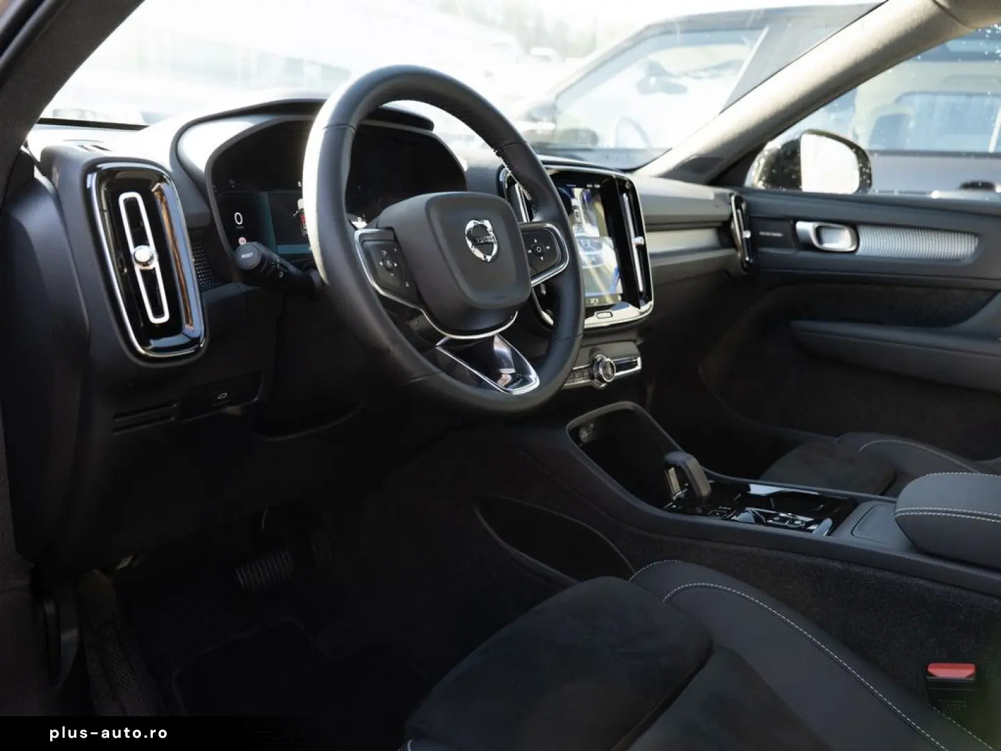 VOLVO XC40 B3 Plus Dark SHZ LED NAVI MEMORY H K 360