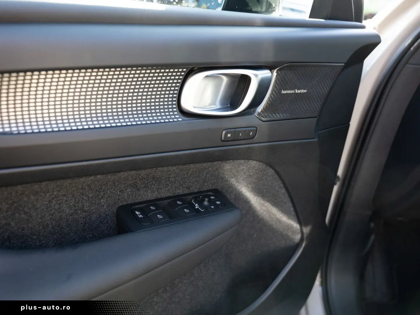 VOLVO XC40 B3 Plus Dark SHZ LED NAVI MEMORY H K 360