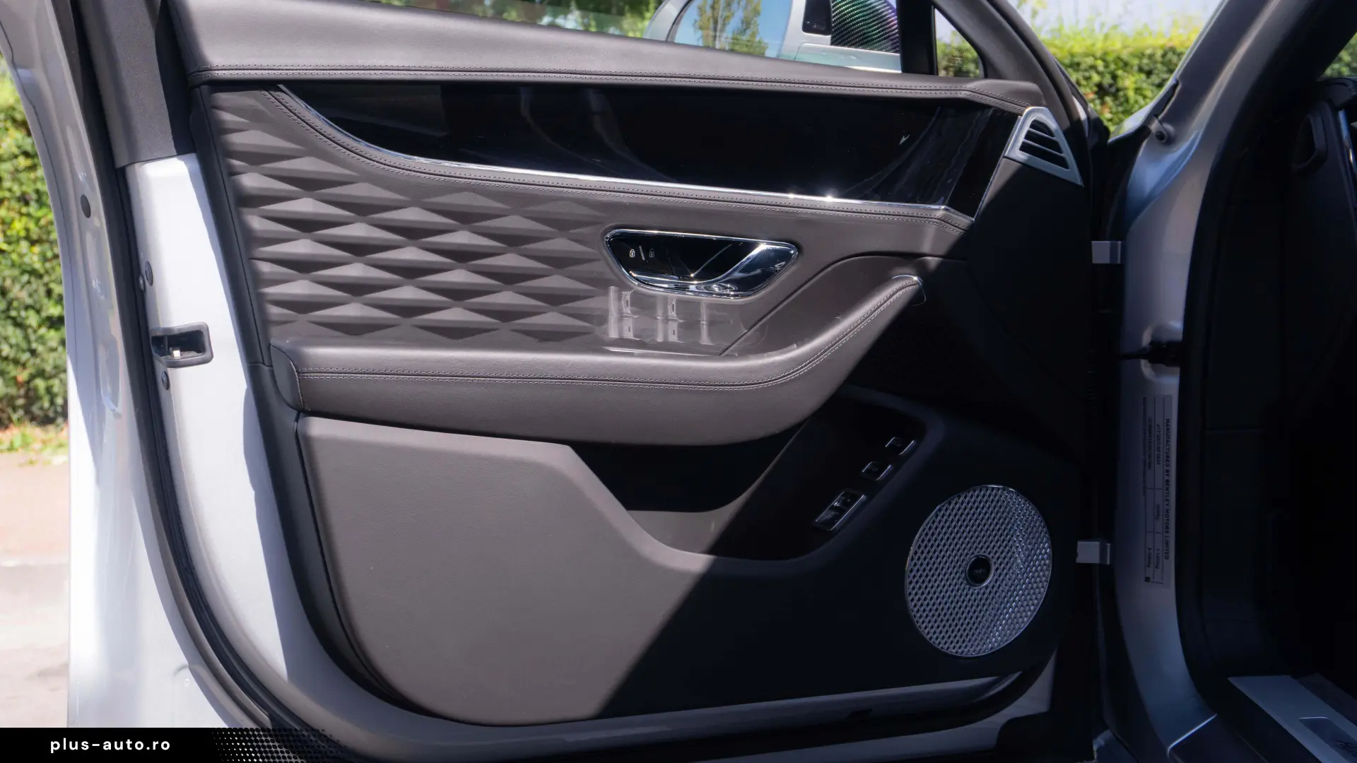 Bentley Flying Spur Hybrid - Panoramic-Carbon-Night Vision
