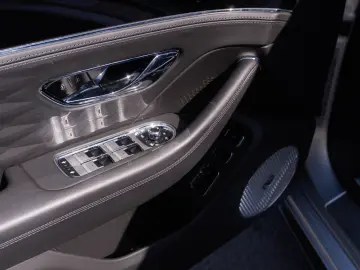 Bentley Flying Spur Hybrid - Panoramic-Carbon-Night Vision