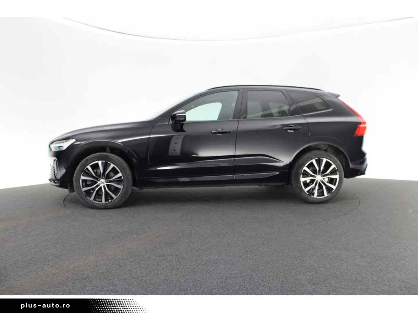 VOLVO XC60 B5 AWD Plus Dark FACEL. LED KAMERA H K PANO