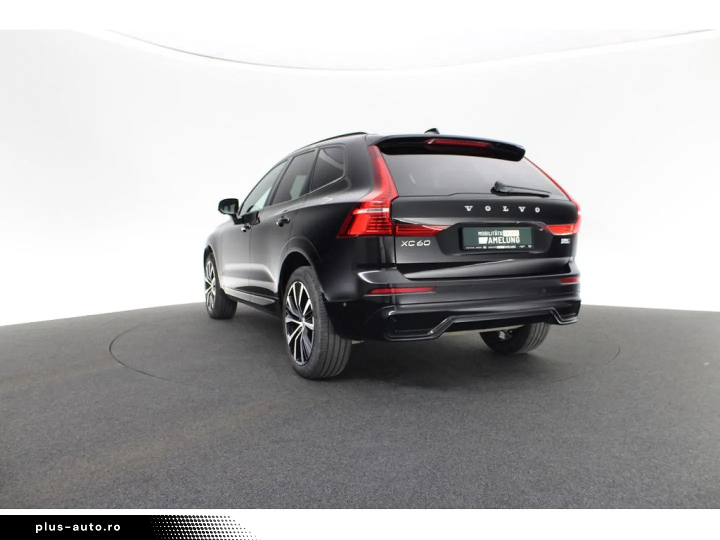 VOLVO XC60 B5 AWD Plus Dark FACEL. LED KAMERA H K PANO