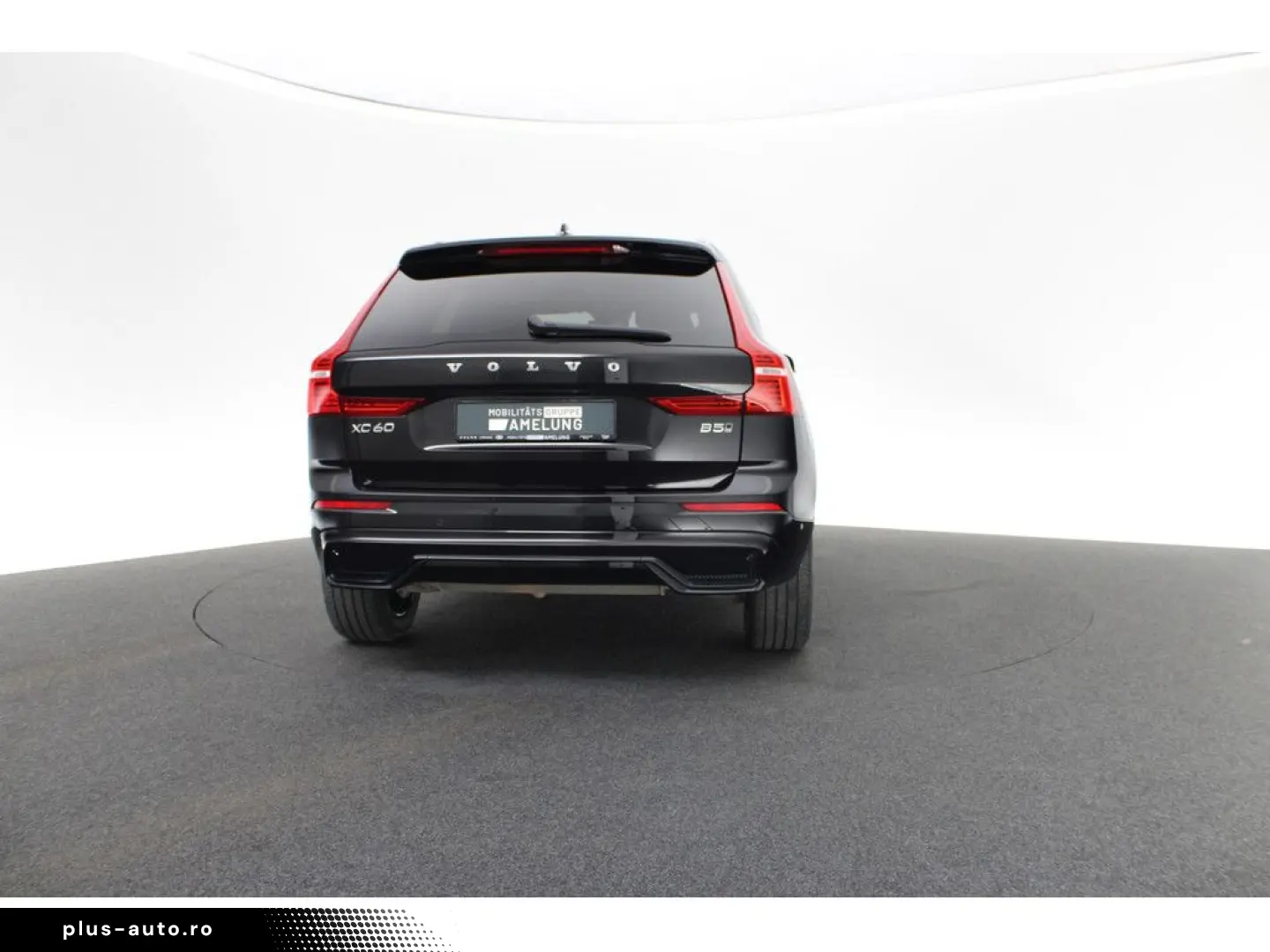 VOLVO XC60 B5 AWD Plus Dark FACEL. LED KAMERA H K PANO