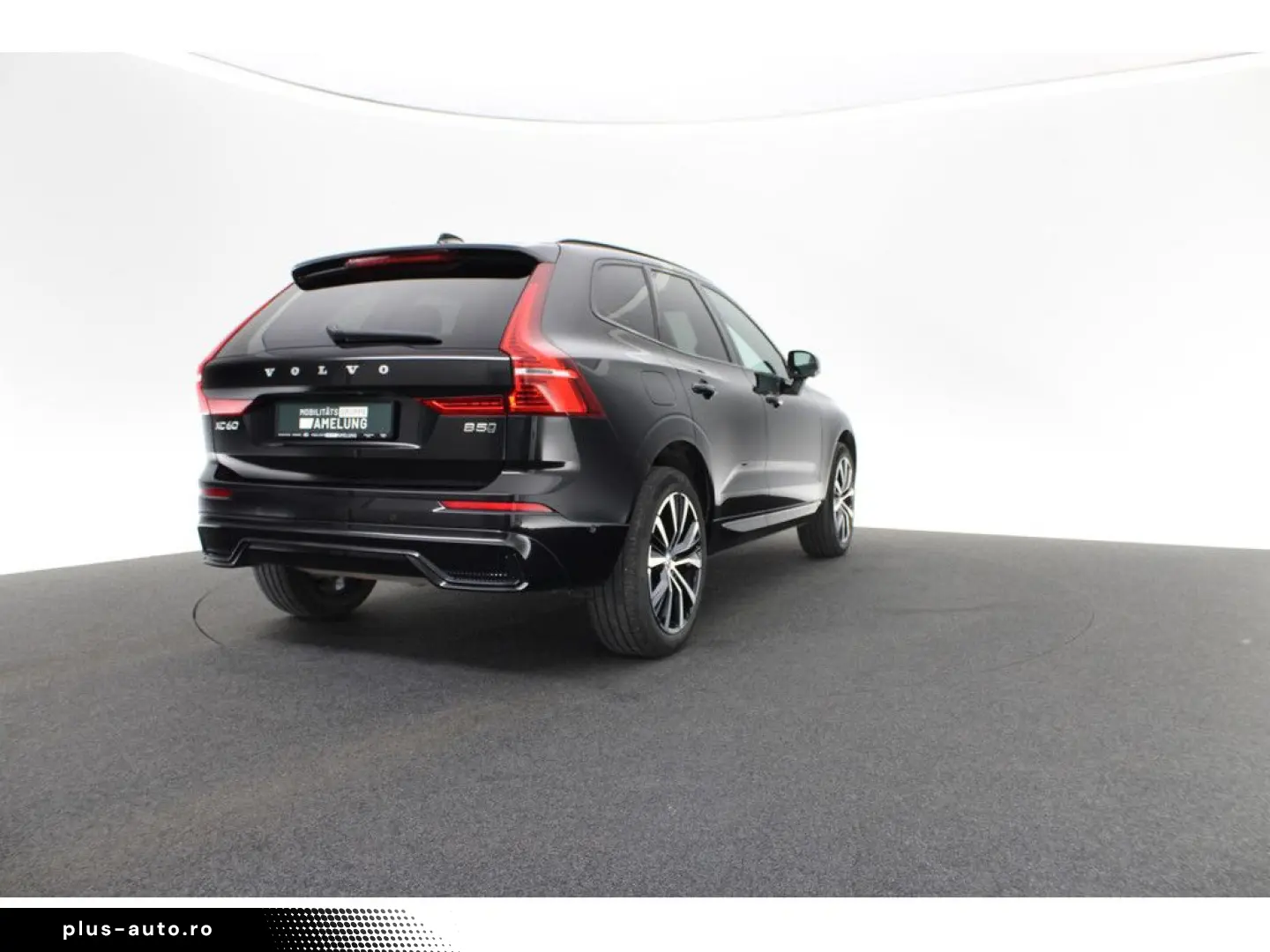 VOLVO XC60 B5 AWD Plus Dark FACEL. LED KAMERA H K PANO