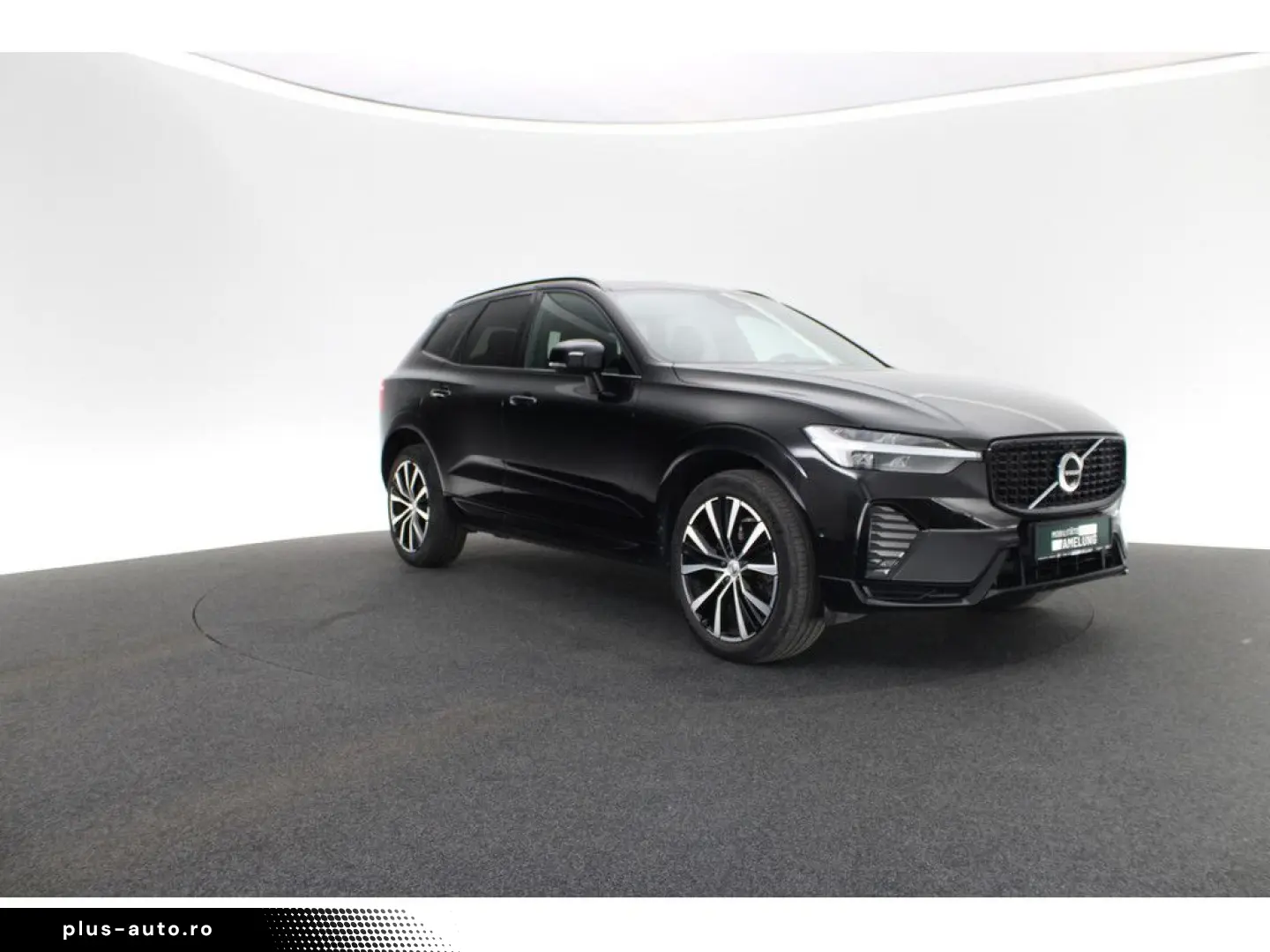 VOLVO XC60 B5 AWD Plus Dark FACEL. LED KAMERA H K PANO