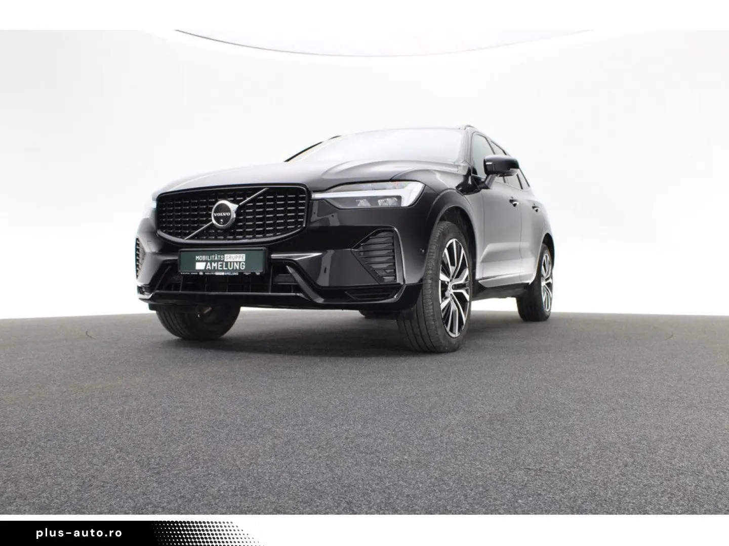 VOLVO XC60 B5 AWD Plus Dark FACEL. LED KAMERA H K PANO