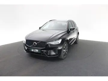 VOLVO XC60 B5 AWD Plus Dark FACEL. LED KAMERA H K PANO