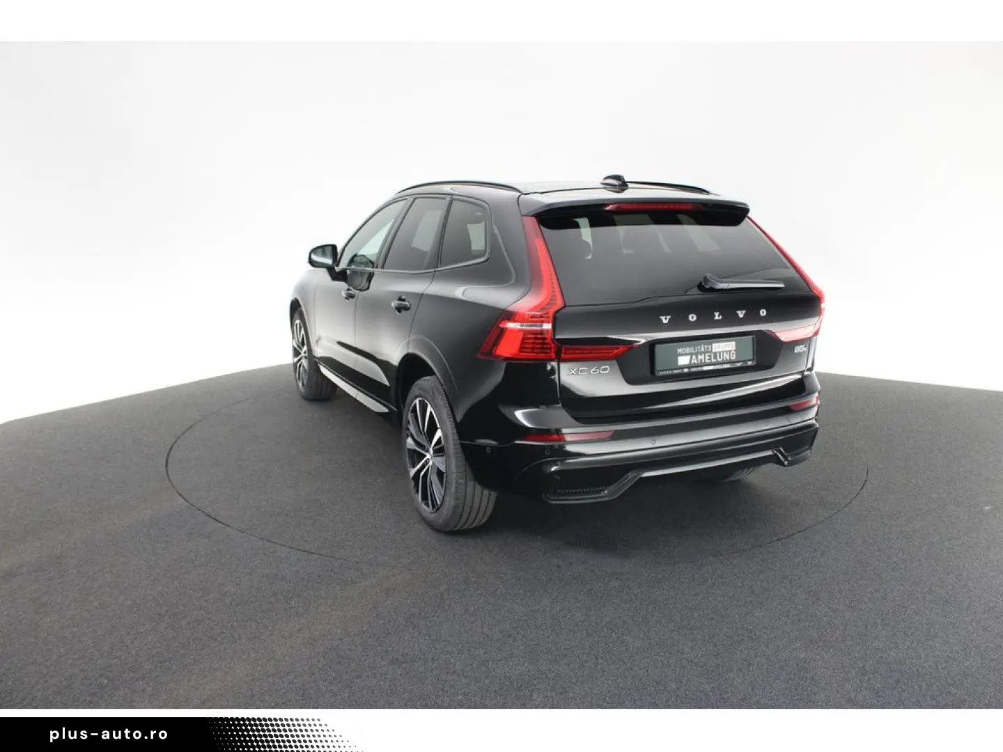 VOLVO XC60 B5 AWD Plus Dark FACEL. LED KAMERA H K PANO