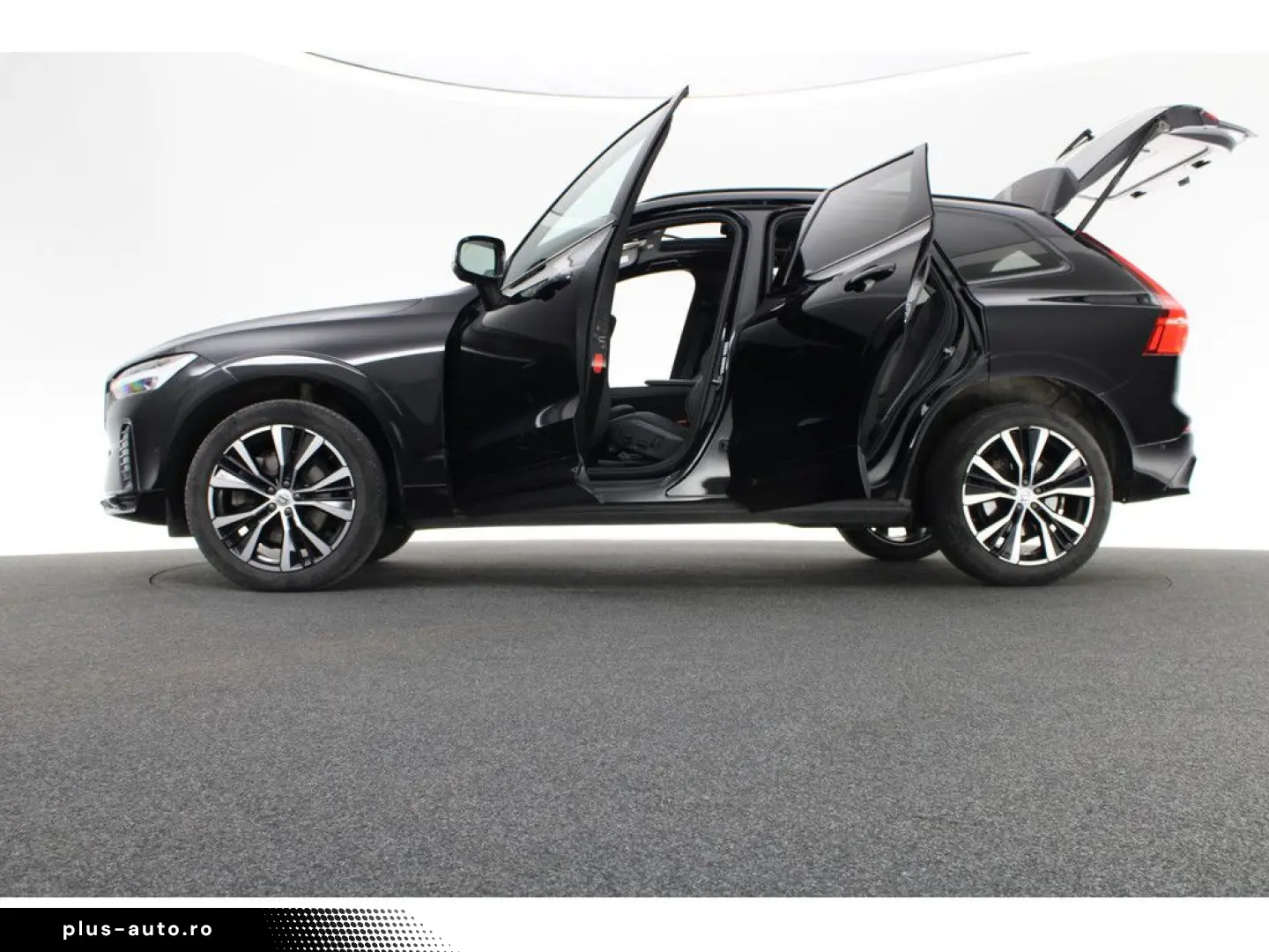 VOLVO XC60 B5 AWD Plus Dark FACEL. LED KAMERA H K PANO