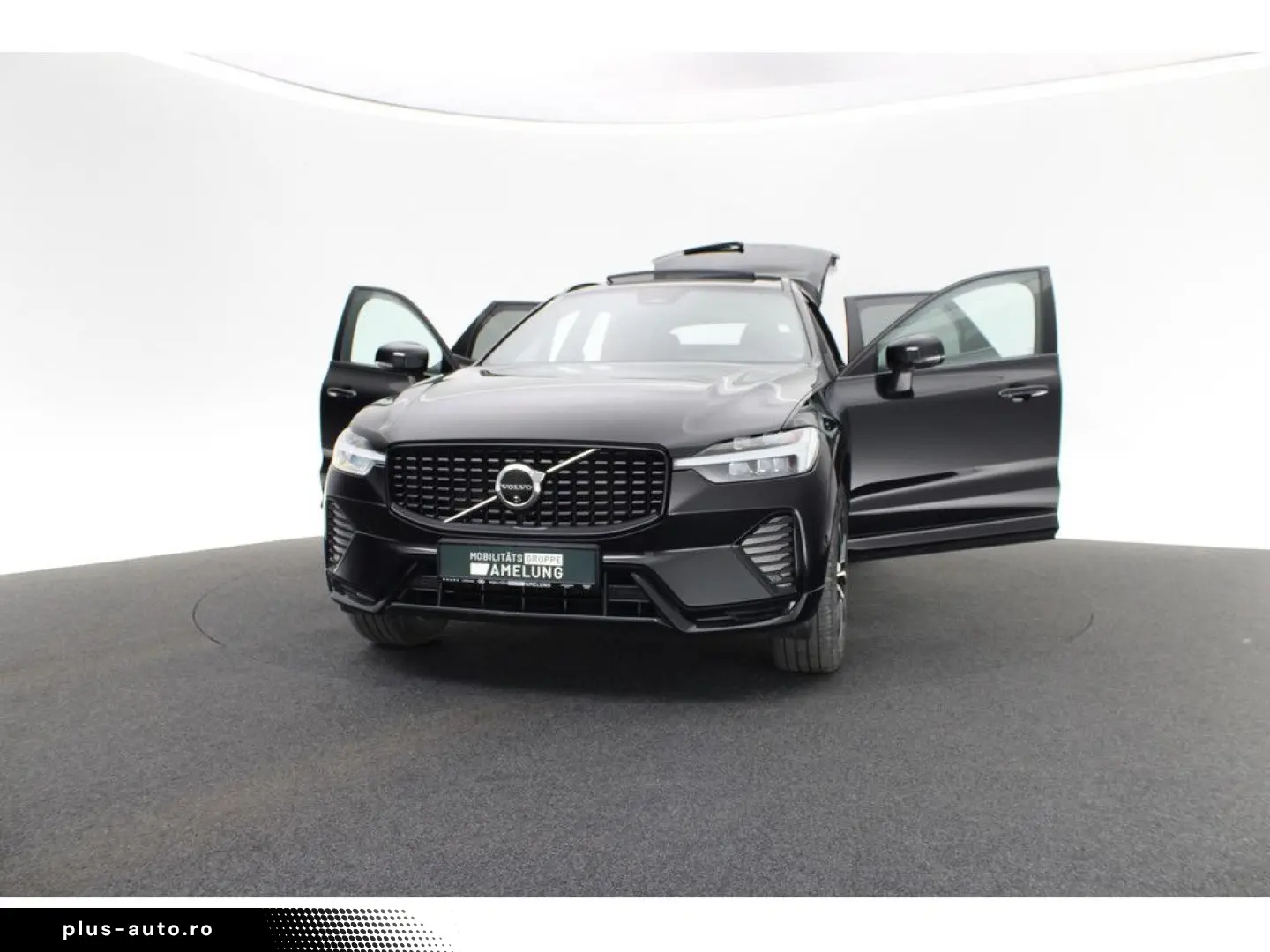 VOLVO XC60 B5 AWD Plus Dark FACEL. LED KAMERA H K PANO
