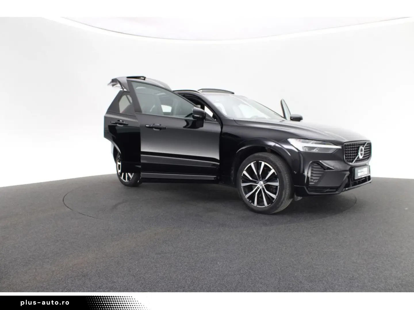 VOLVO XC60 B5 AWD Plus Dark FACEL. LED KAMERA H K PANO