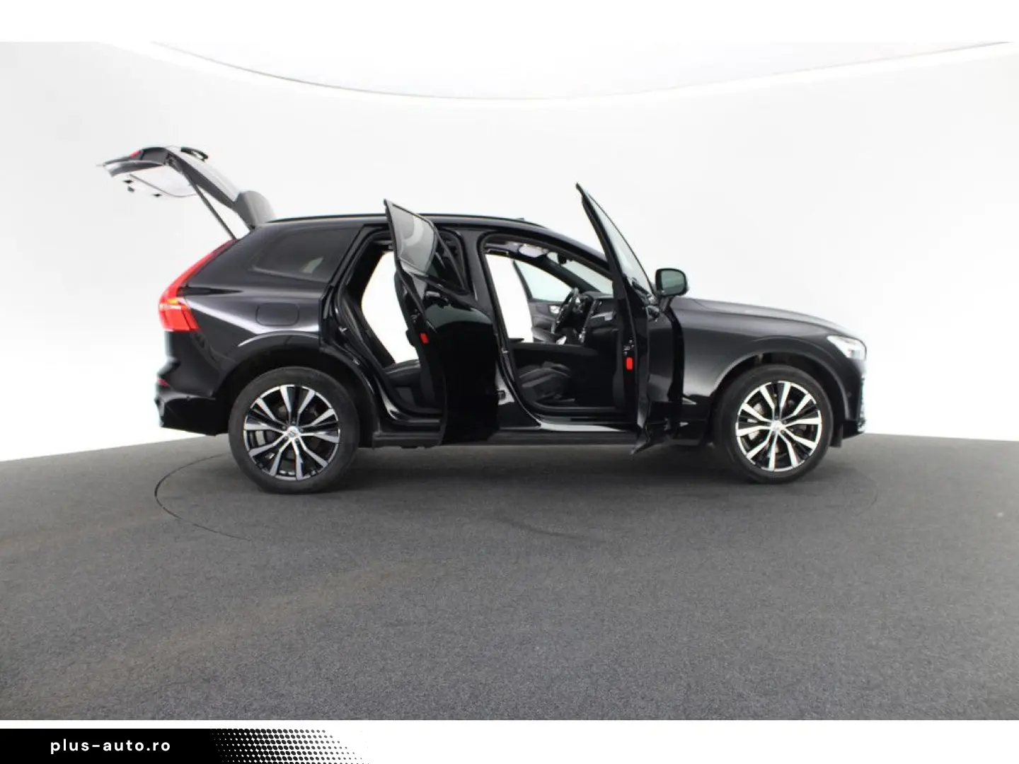 VOLVO XC60 B5 AWD Plus Dark FACEL. LED KAMERA H K PANO