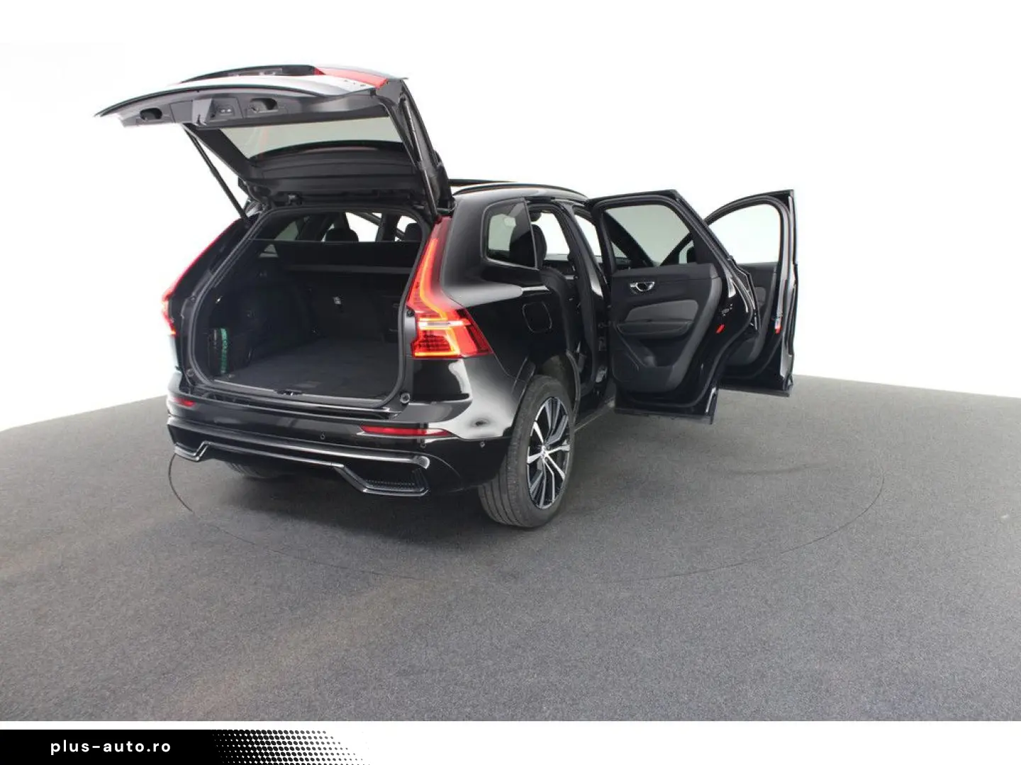 VOLVO XC60 B5 AWD Plus Dark FACEL. LED KAMERA H K PANO