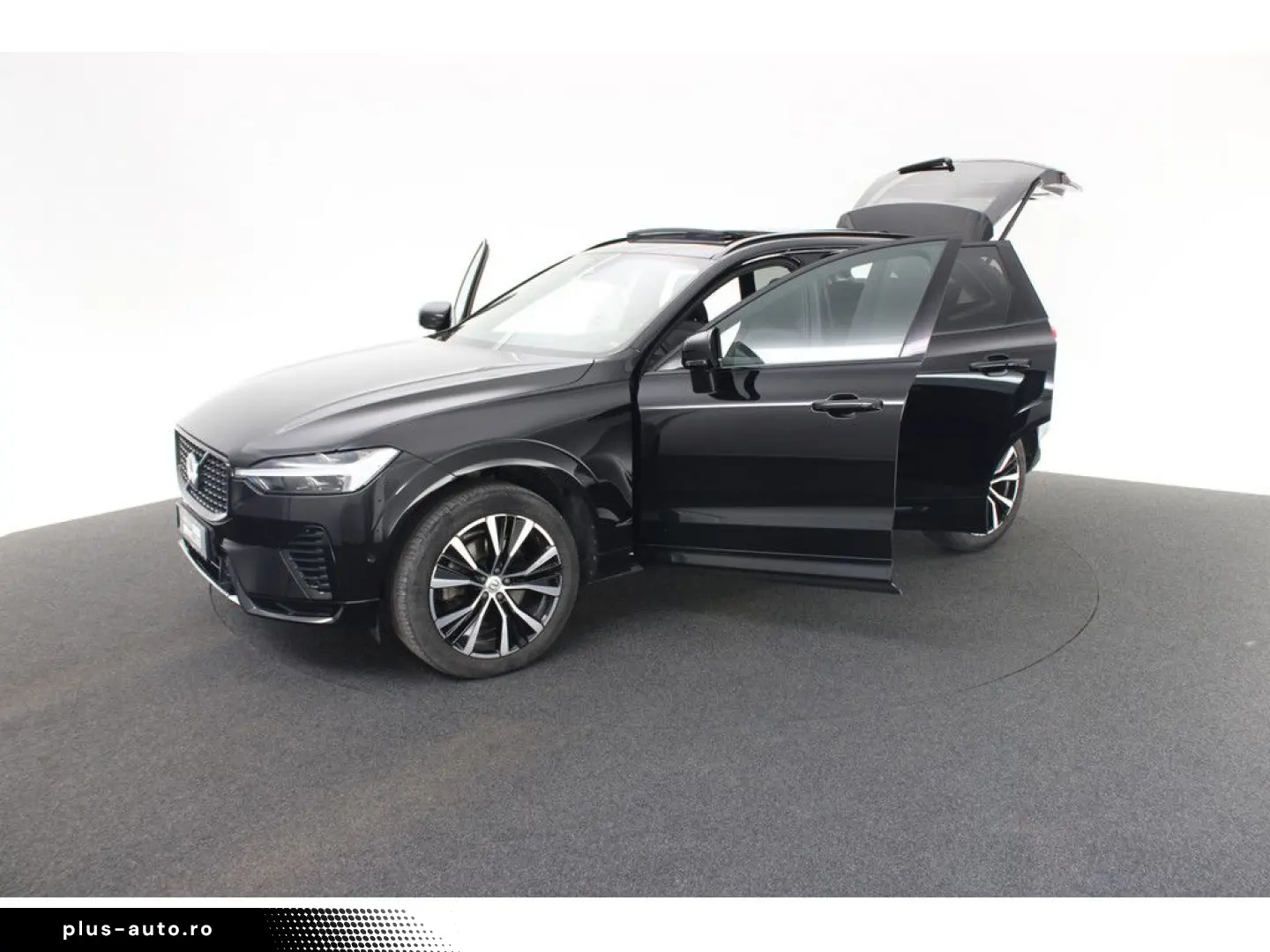 VOLVO XC60 B5 AWD Plus Dark FACEL. LED KAMERA H K PANO