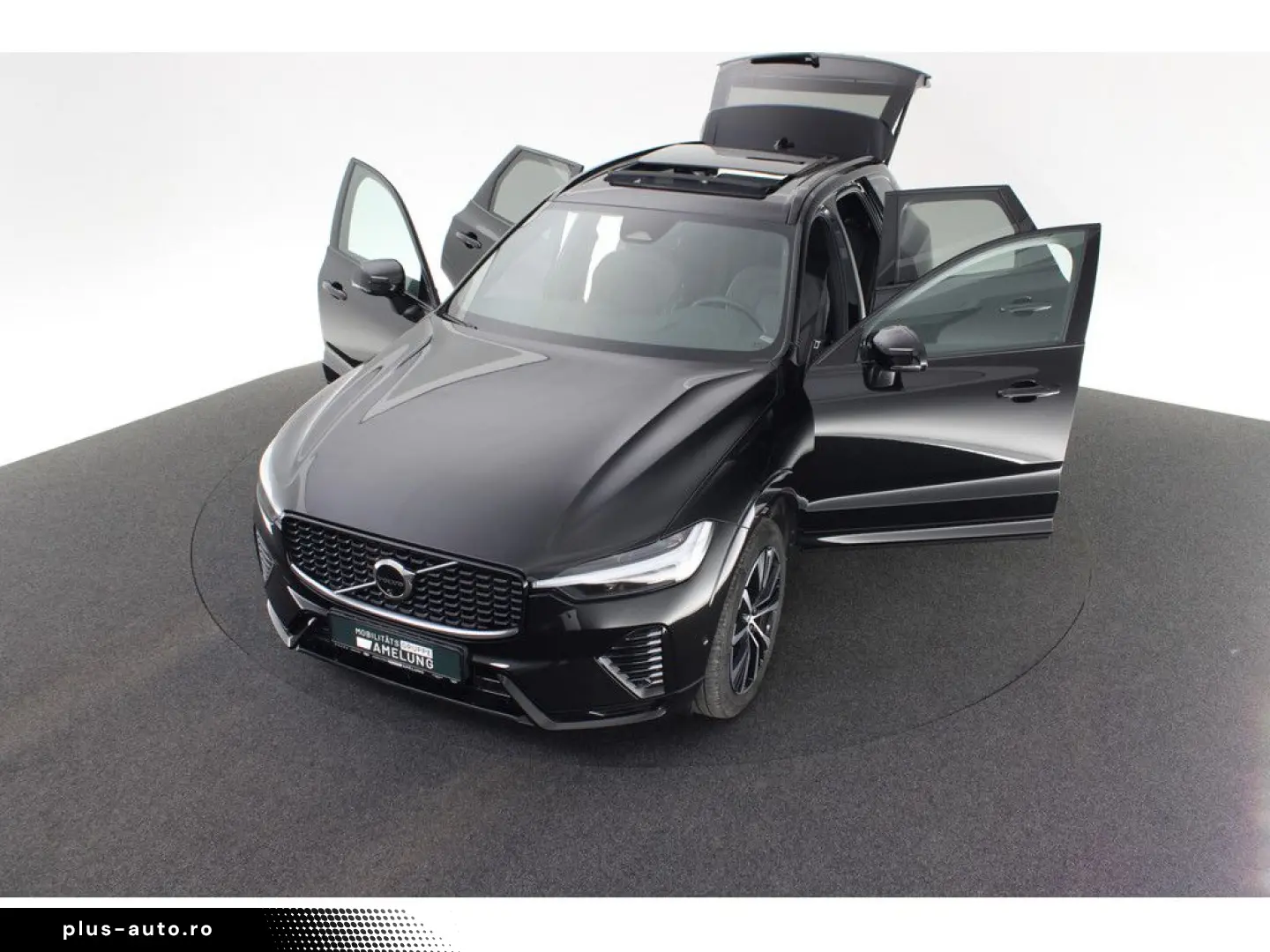 VOLVO XC60 B5 AWD Plus Dark FACEL. LED KAMERA H K PANO