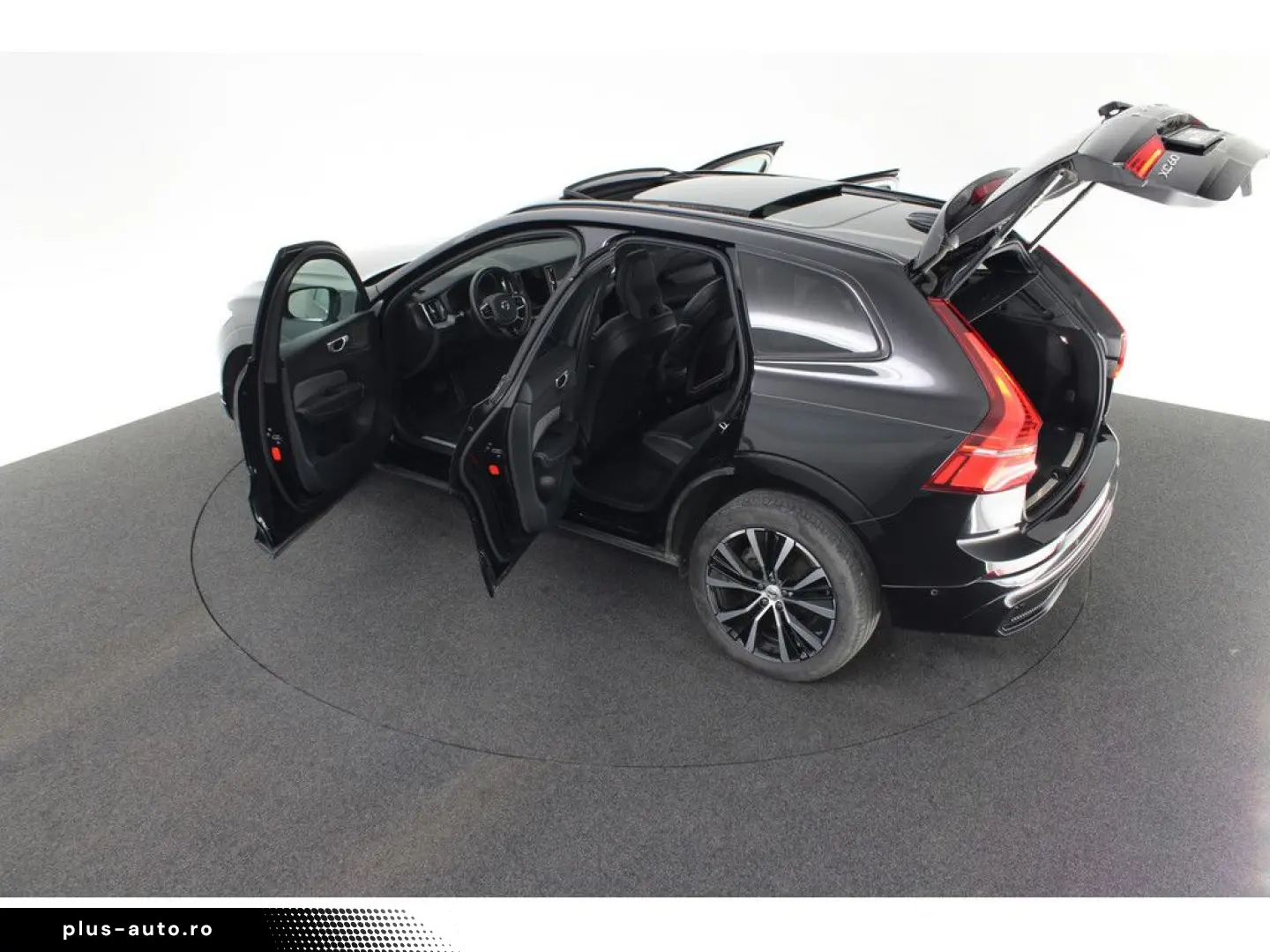 VOLVO XC60 B5 AWD Plus Dark FACEL. LED KAMERA H K PANO