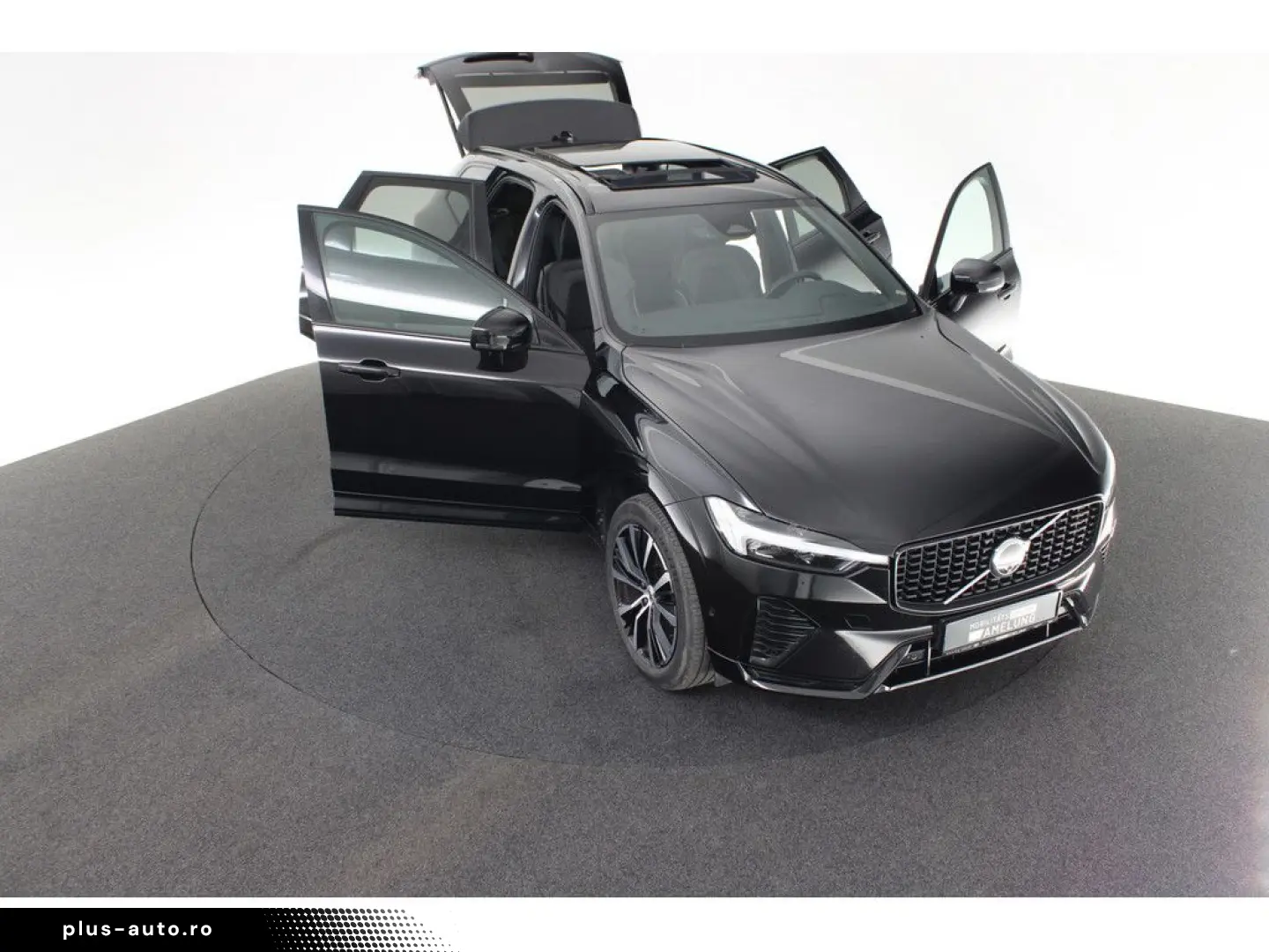 VOLVO XC60 B5 AWD Plus Dark FACEL. LED KAMERA H K PANO