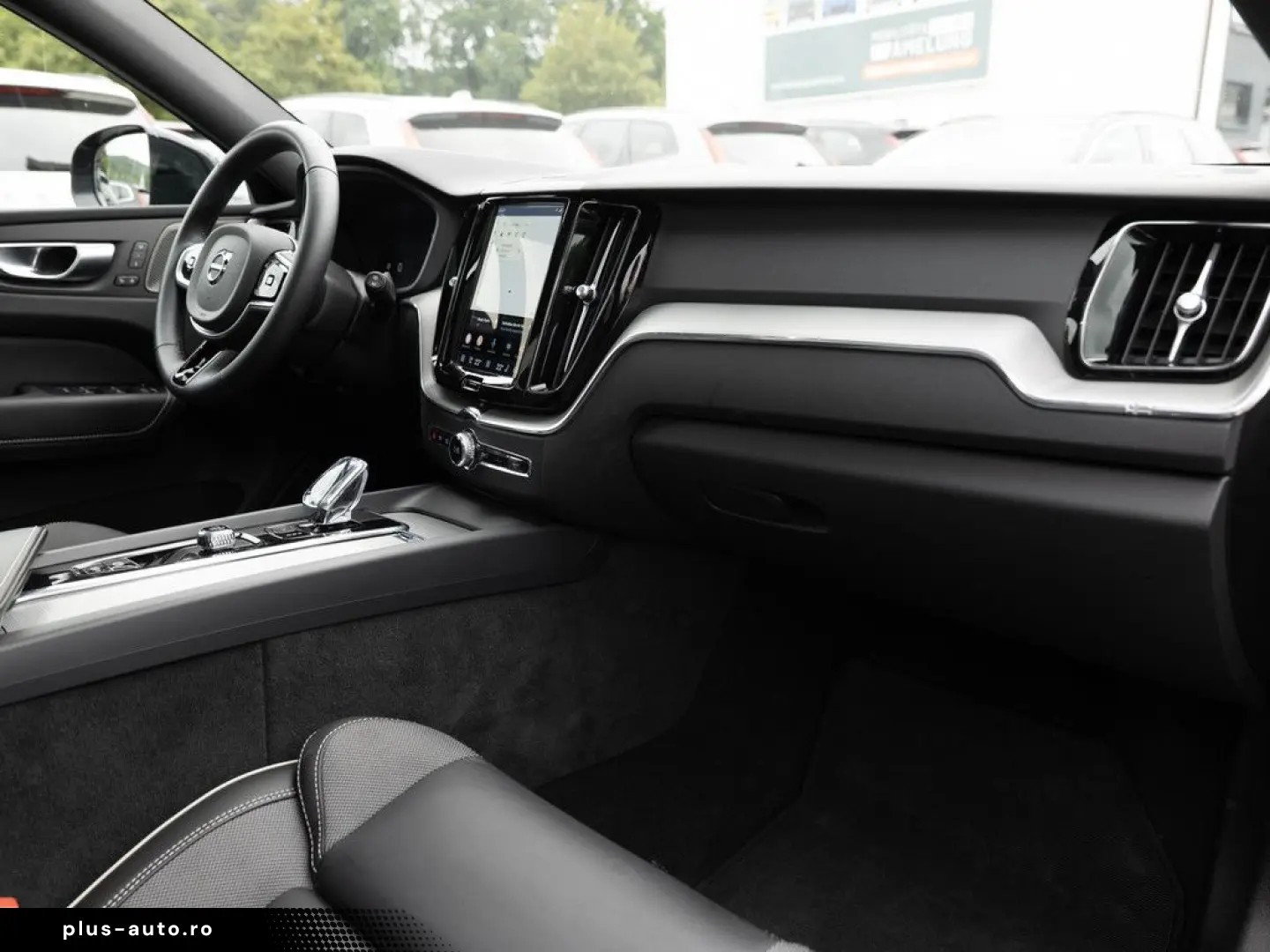 VOLVO XC60 B5 AWD Plus Dark FACEL. LED KAMERA H K PANO
