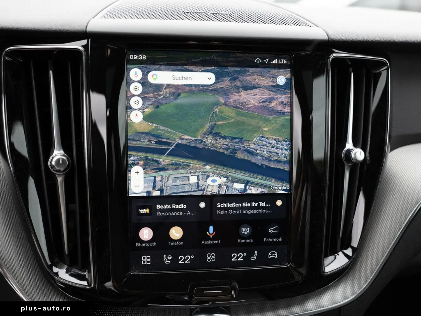 VOLVO XC60 B5 AWD Plus Dark FACEL. LED KAMERA H K PANO