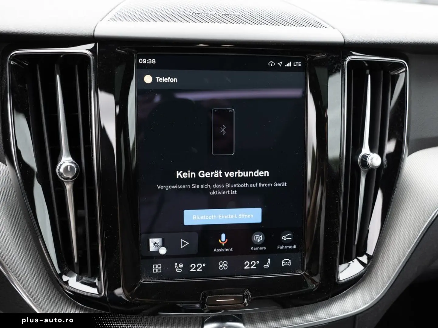 VOLVO XC60 B5 AWD Plus Dark FACEL. LED KAMERA H K PANO
