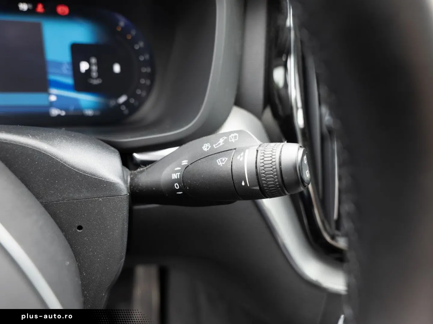 VOLVO XC60 B5 AWD Plus Dark FACEL. LED KAMERA H K PANO