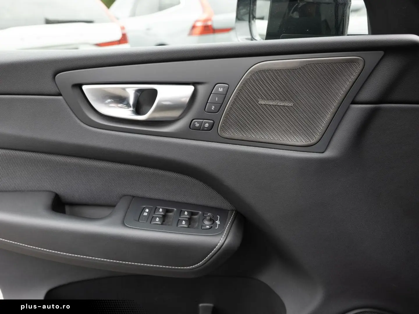 VOLVO XC60 B5 AWD Plus Dark FACEL. LED KAMERA H K PANO