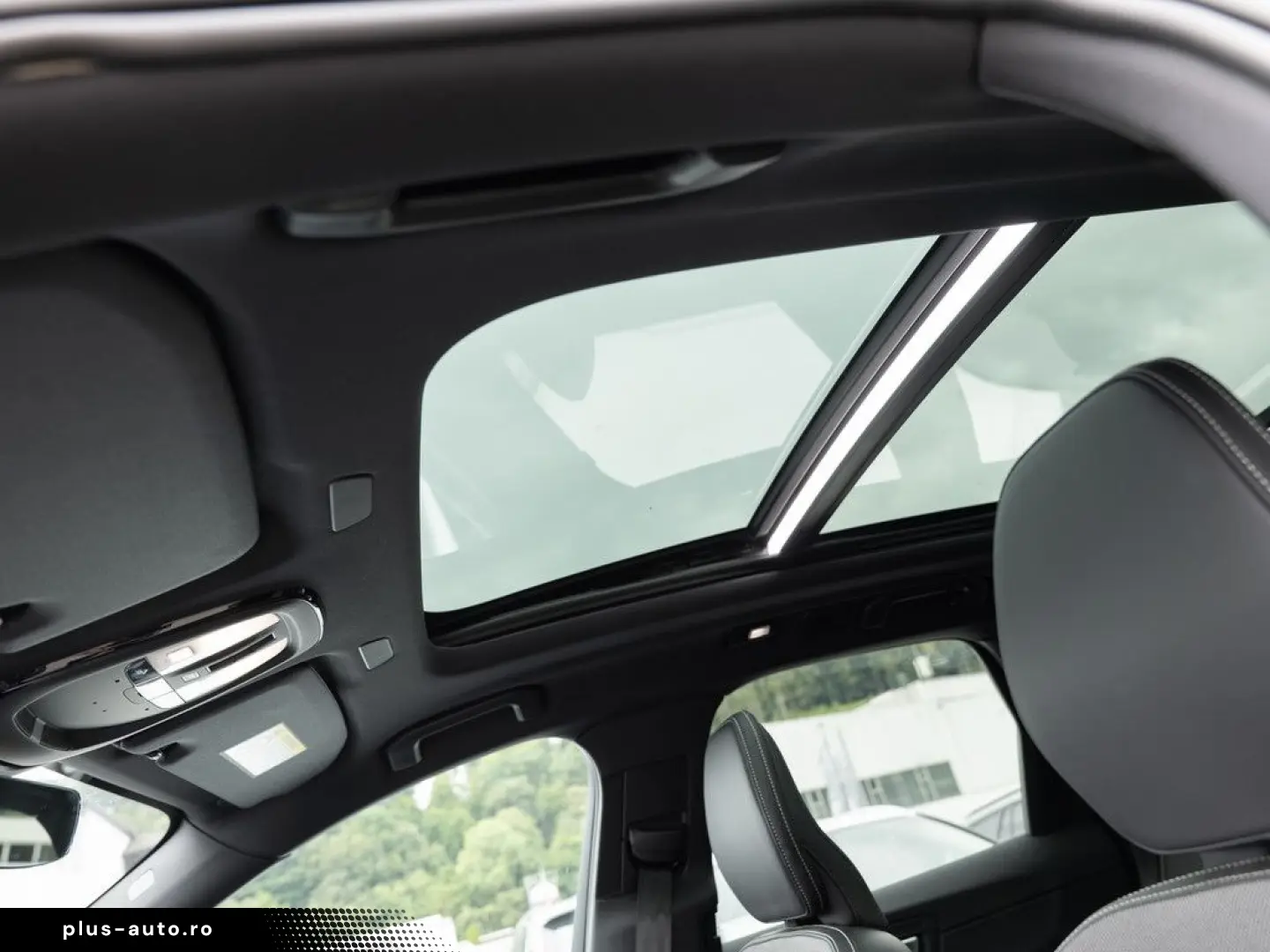VOLVO XC60 B5 AWD Plus Dark FACEL. LED KAMERA H K PANO