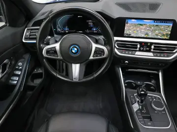 BMW 330xe Touring M Sport Laser HUD ParkAss AHK Pano