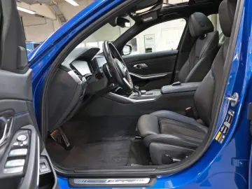 BMW 330xe Touring M Sport Laser HUD ParkAss AHK Pano
