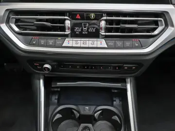 BMW 330xe Touring M Sport Laser HUD ParkAss AHK Pano