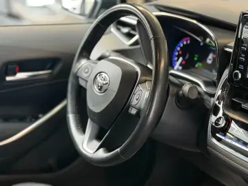 TOYOTA Corolla Touring Sports Hybrid Team D LED Navi BT