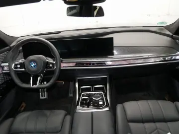 BMW i7 M70 xDrive Pano-Sky B&W TV Lounge Massage