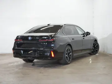 BMW i7 M70 xDrive Pano-Sky B&W TV Lounge Massage